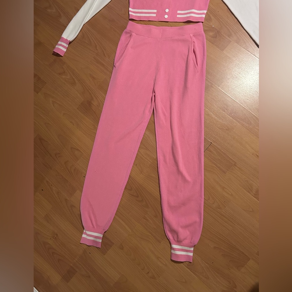 NWT Jogger Set Chic Pink and White Women's (Runs Small so fits like a Small) - Picture 4 of 6